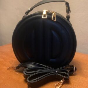 Black and Gold Handbag 👝